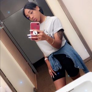 Meet your Posher, Raquel